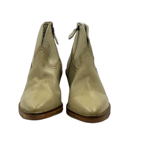 Vintage Foundry Co Boots Women’s Size 7.5 Color Cream Western Design 2.75”H Heel - Picture 2 of 11